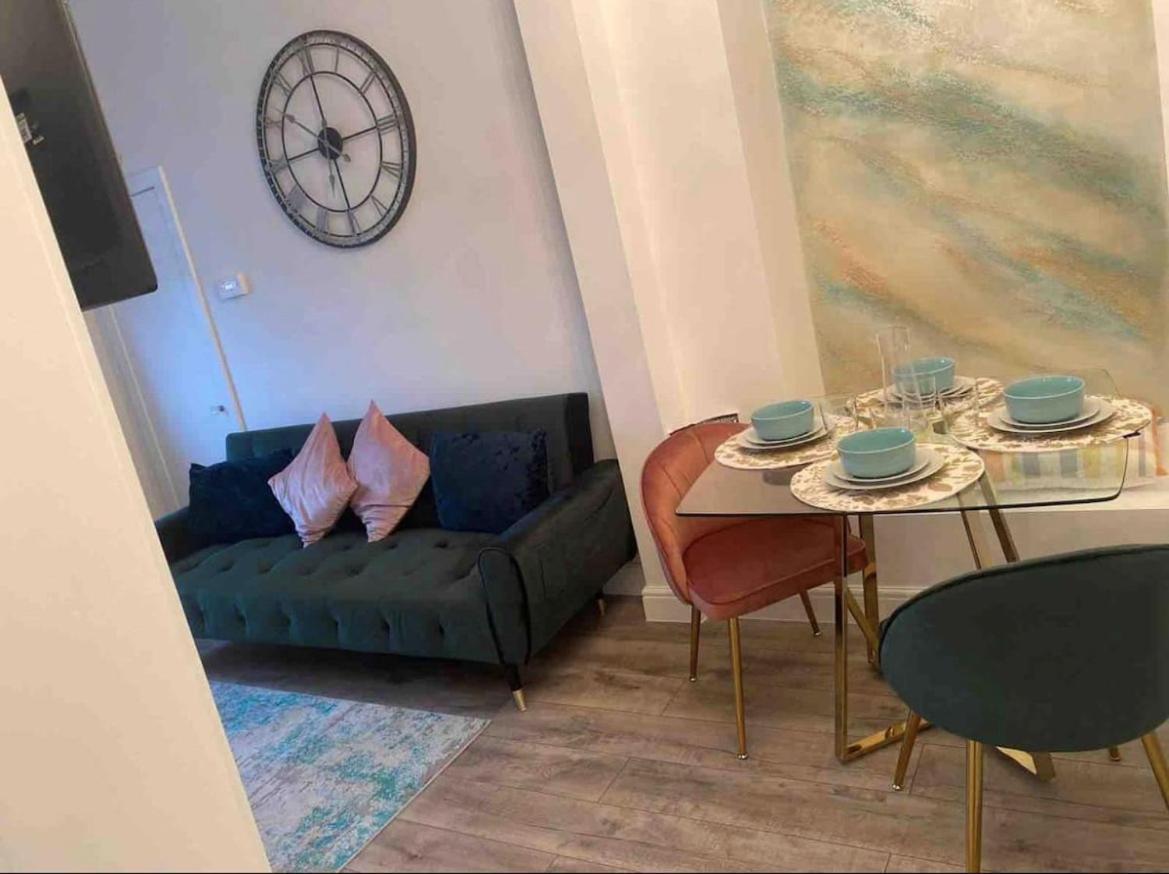 Amazing Getaways - The Place For You With Free Parking Aberdeen Bagian luar foto