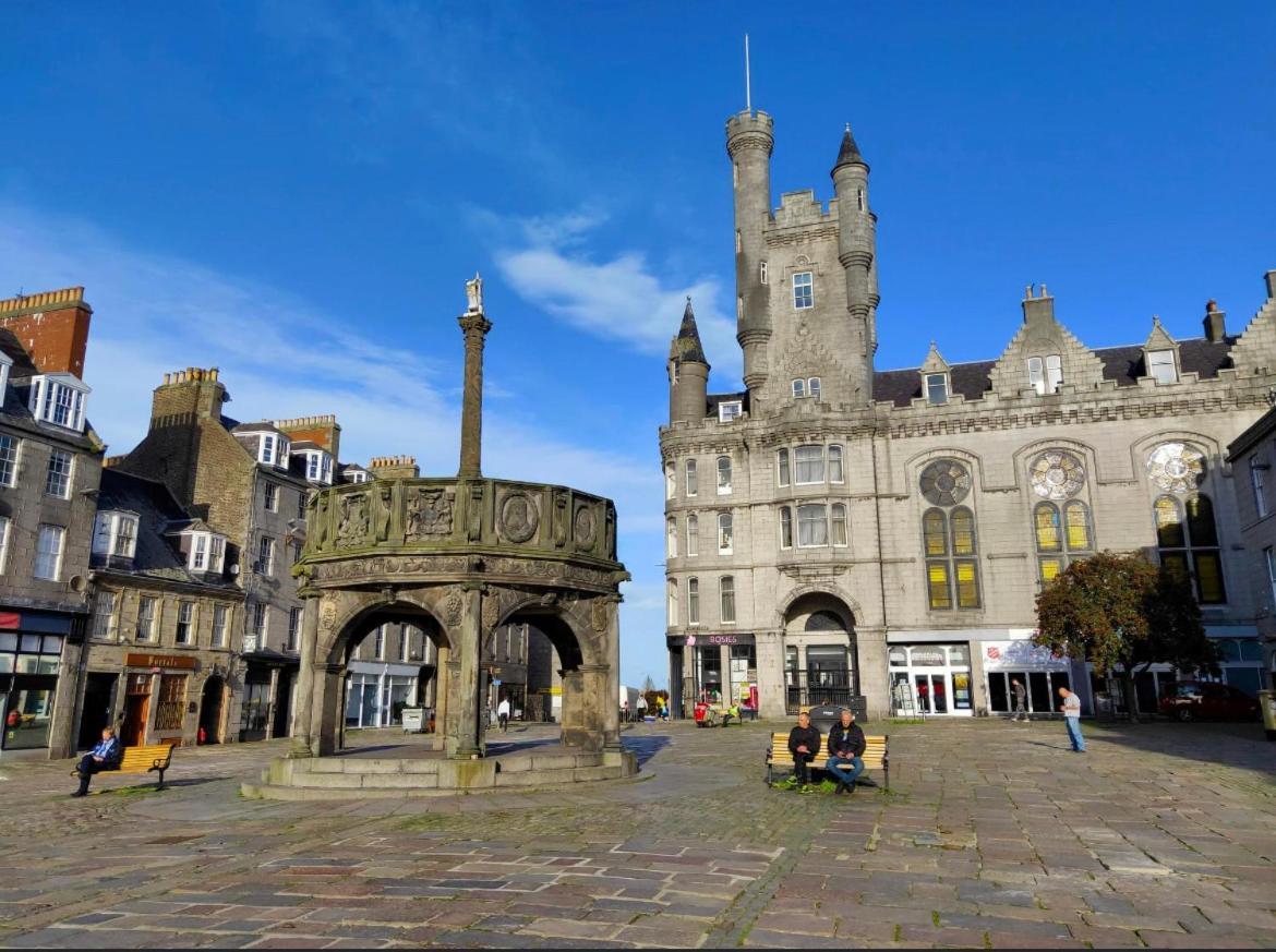 Amazing Getaways - The Place For You With Free Parking Aberdeen Bagian luar foto